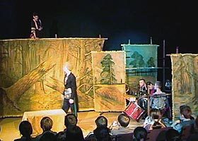 theatrsholl6.jpg (26428 bytes)